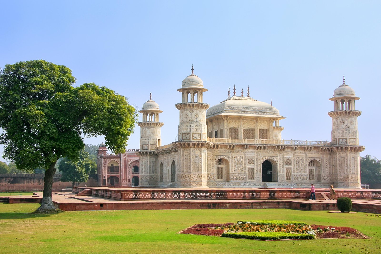 tomb-of-itimad-ud-daulah-agra-india
